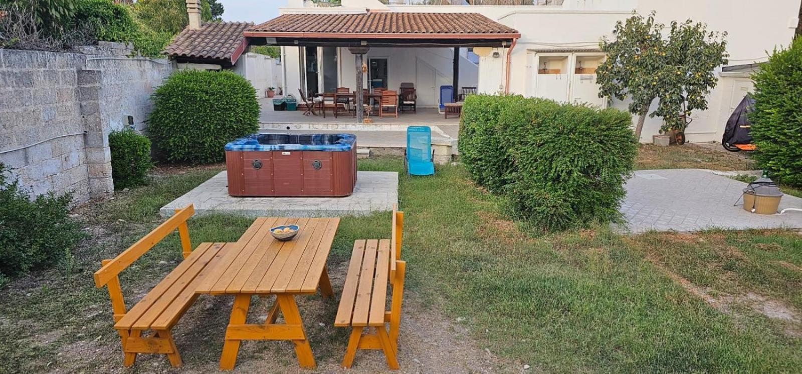 Seaside Villa With Hot Tub, 5Mins Walk From The Sea Torre Rinalda Exterior photo